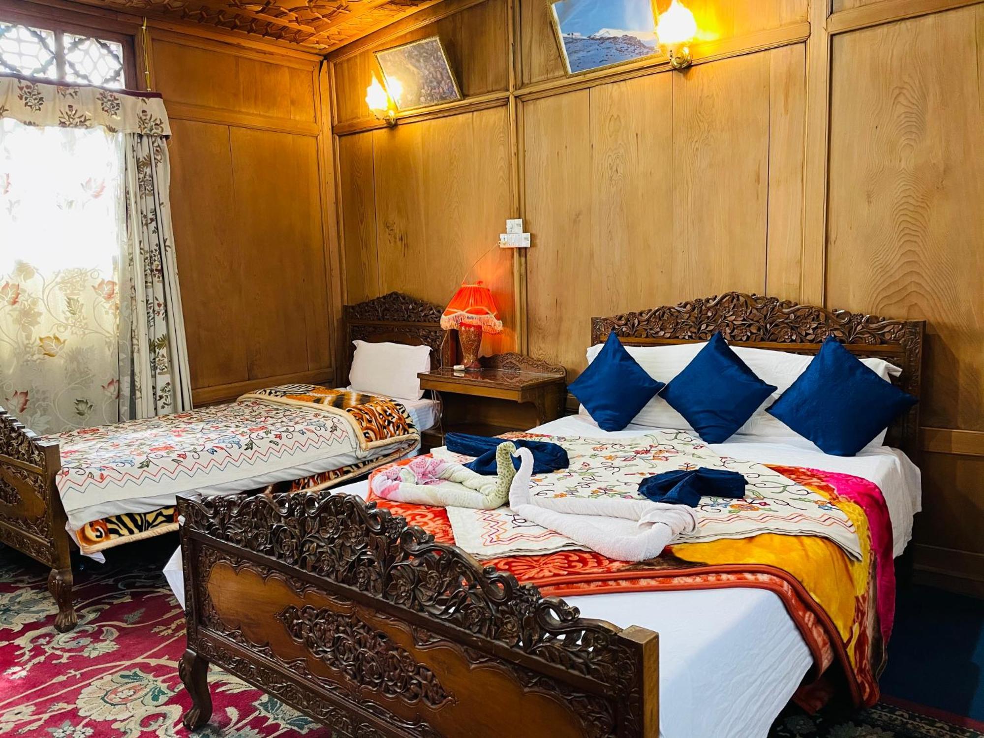 New Sea Palace Houseboats Srīnagar Zewnętrze zdjęcie