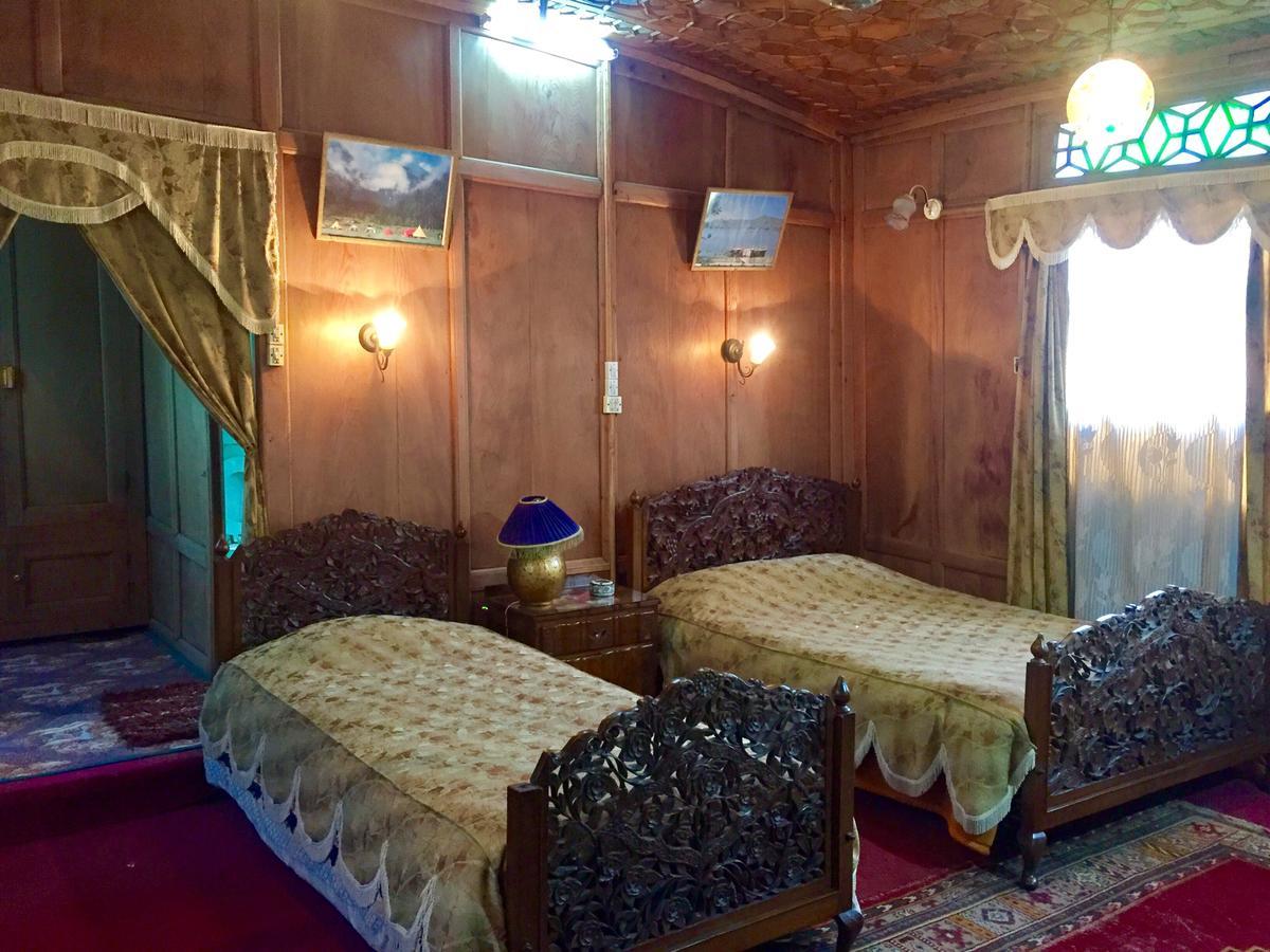 New Sea Palace Houseboats Srīnagar Zewnętrze zdjęcie