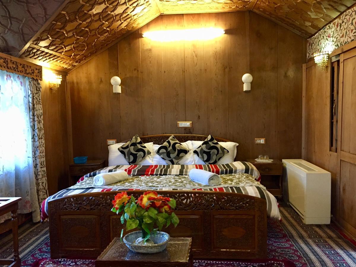 New Sea Palace Houseboats Srīnagar Zewnętrze zdjęcie